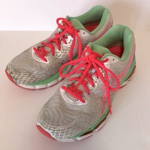 ASICS womens Gel Nimbus Size 9